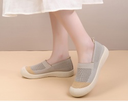 舒適柔軟洞洞鞋