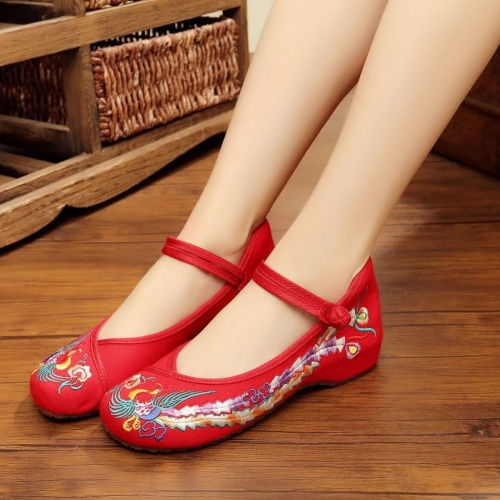 繡花平底女鞋