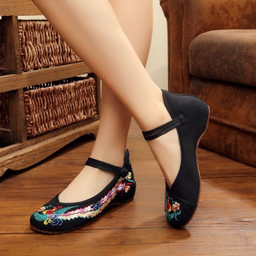 繡花平底女鞋